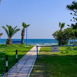 https://demetris-apartment.hotelsatayianapa.com